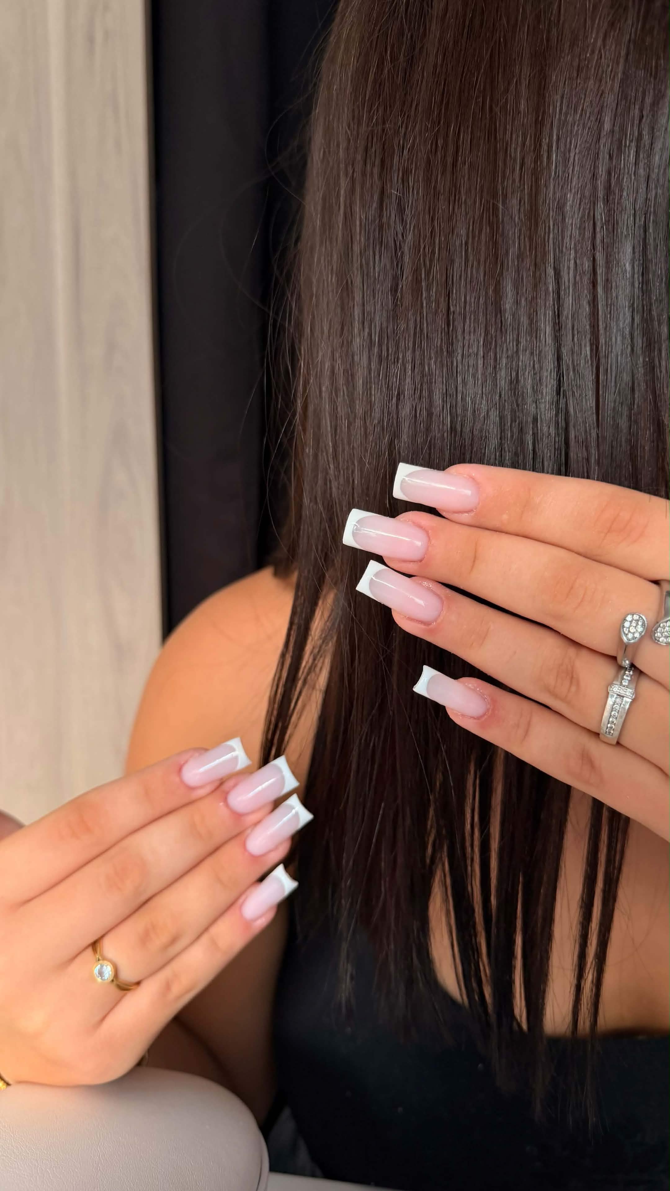 Réalisation ongles ELLNAILS